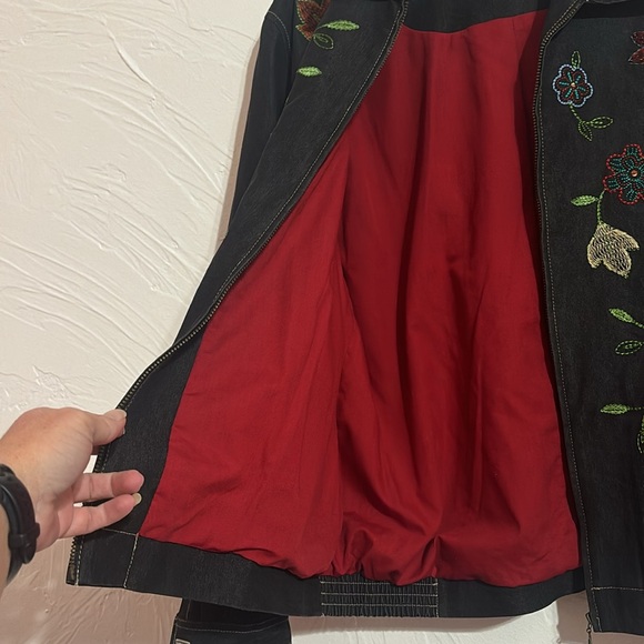 Alfred dunner women’s jacket. Zipper, stilted flowers on front. Never worn. - Picture 4 of 5